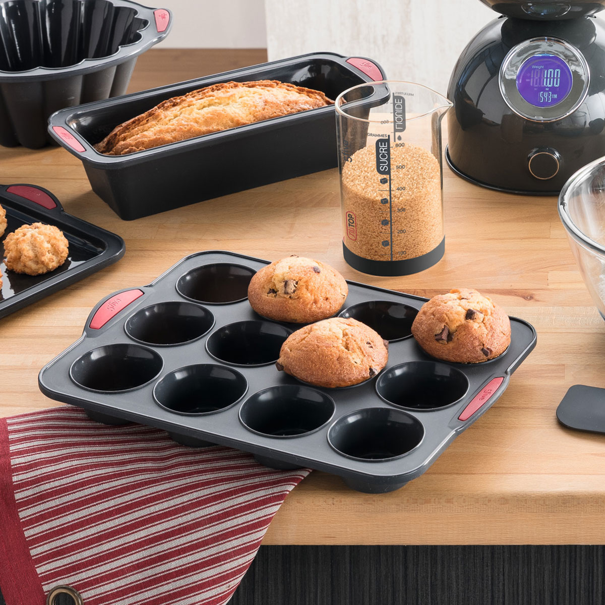 Moule 12 muffins silicone- noir,rouge Silitop