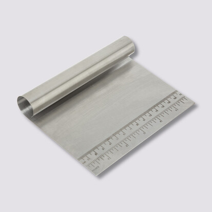 Coupe-pâte avec graduations, inox 