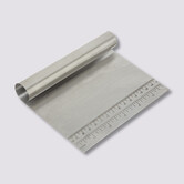 Coupe-pâte avec graduations, inox 