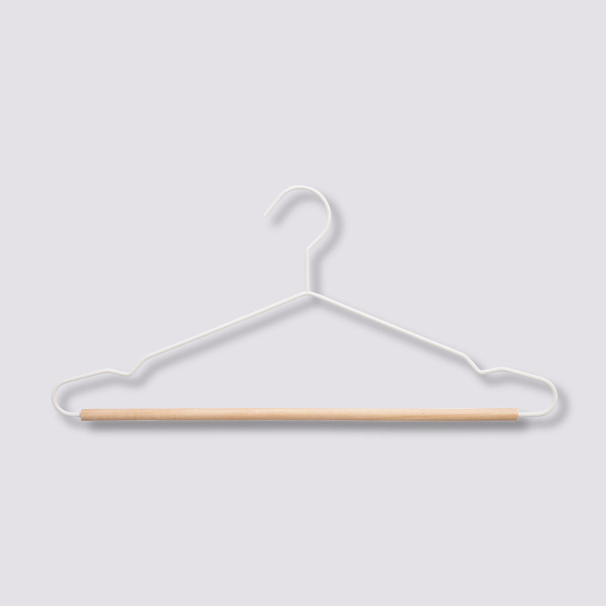 Lot de 2 cintres en métal/bois 