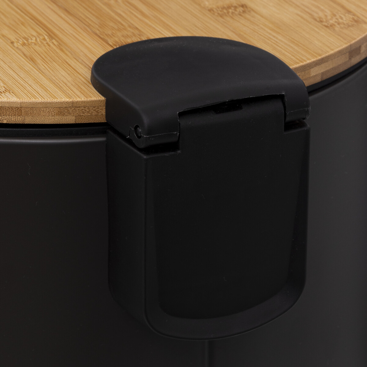 Poubelle ronde avec couvercle bambou 30l, noir Modern color