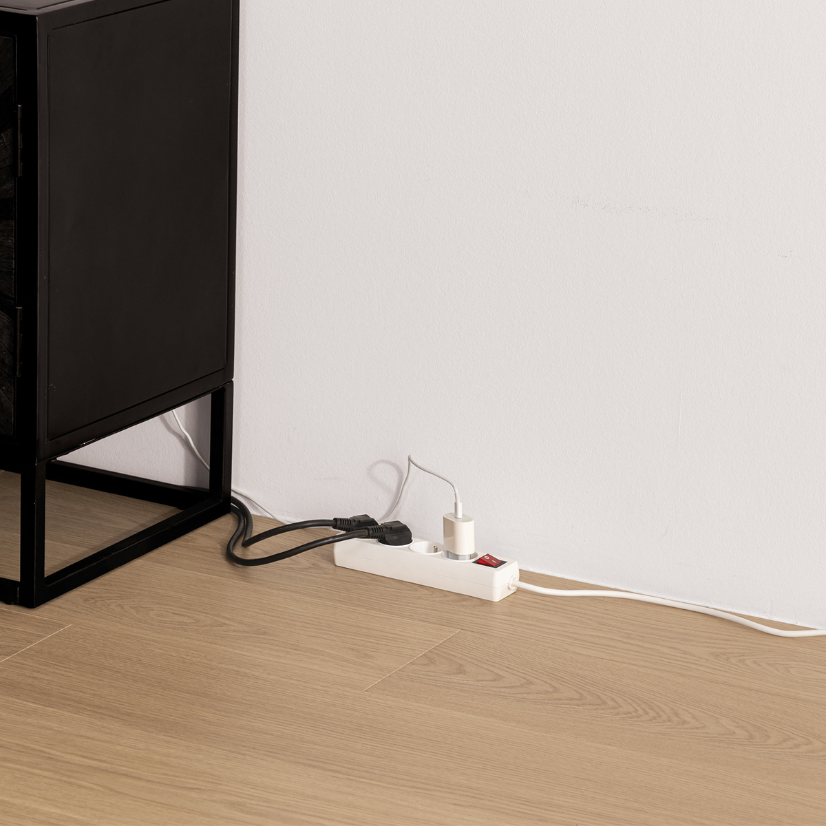 Boîte cache prises électriques 