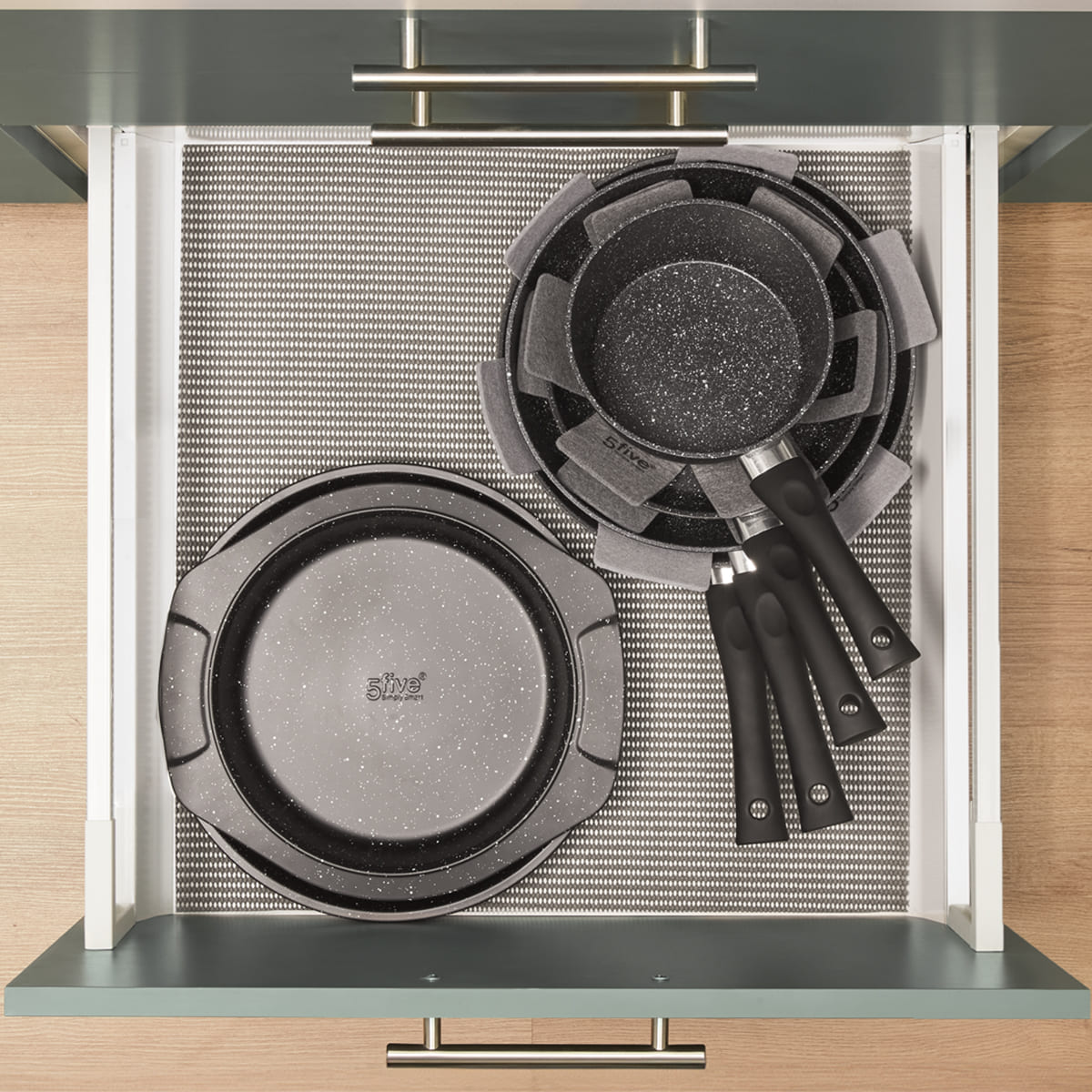 Batterie de cuisine en aluminium, 4 pièces + 6 protections Caractère