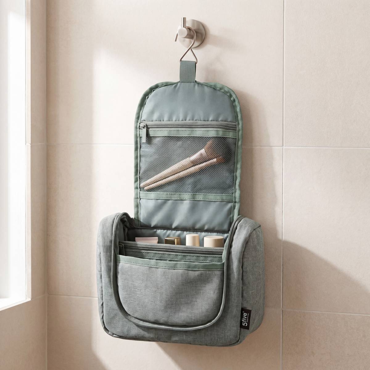 Trousse toilet voy+crochet ass 